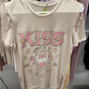 Kiss Cream and White Short Sleeve Tee